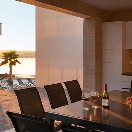 In With Sea View, Balcony, Air Conditioning, Wifi 5176-7 * Vir